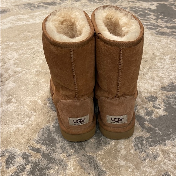 UGG Women's Classic Size 7 - Picture 3 of 8